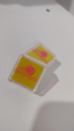 AMARELO